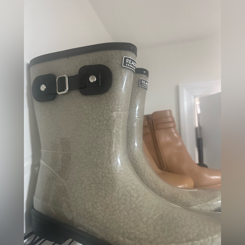 Kenneth Cole Reaction Clear Rain Boots